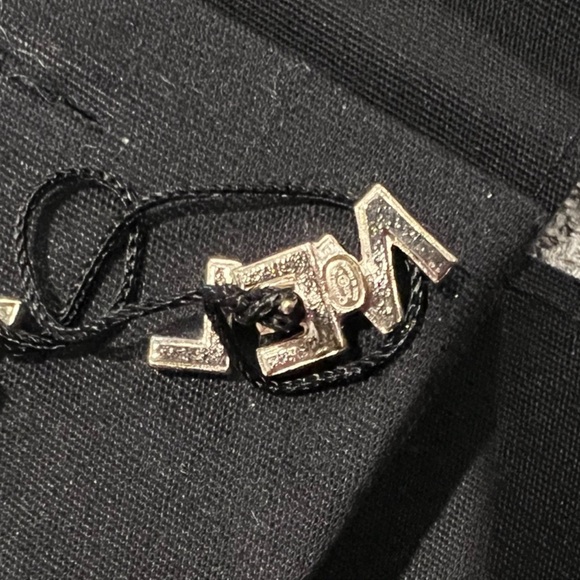 Authentic Chanel earrings. New. Full set with box, ribbon, camellia etc . - Picture 3 of 3